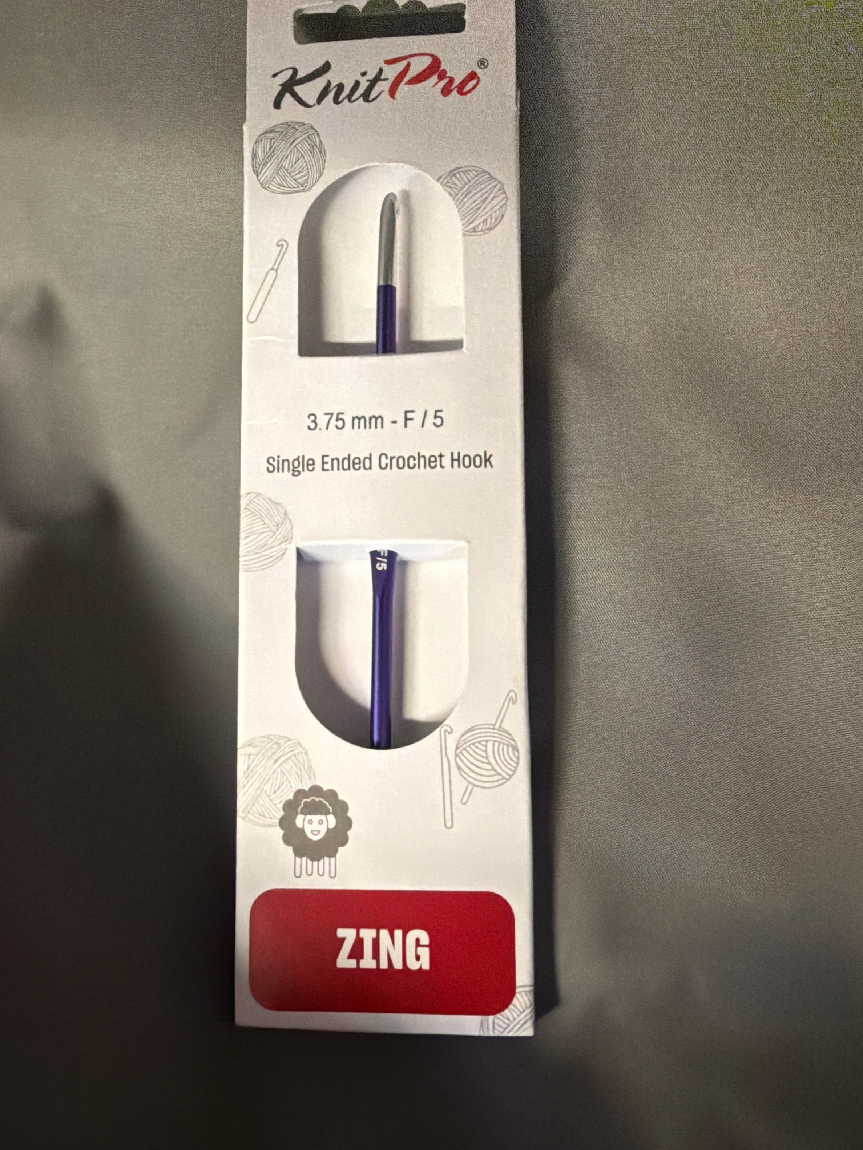 Zing crochet hook . Size f/5, 3.75 mm